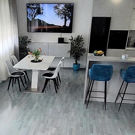 Luna Apartments Baska Voda Bagian luar foto