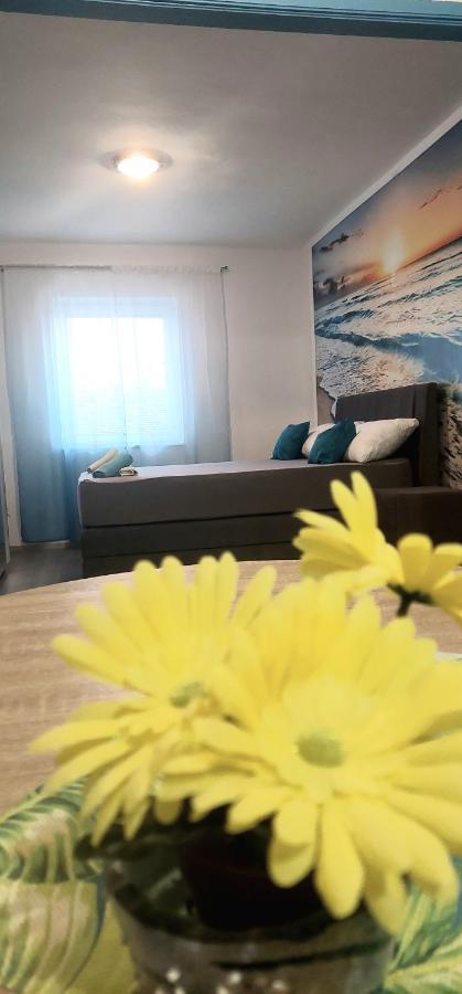 Luna Apartments Baska Voda Bagian luar foto